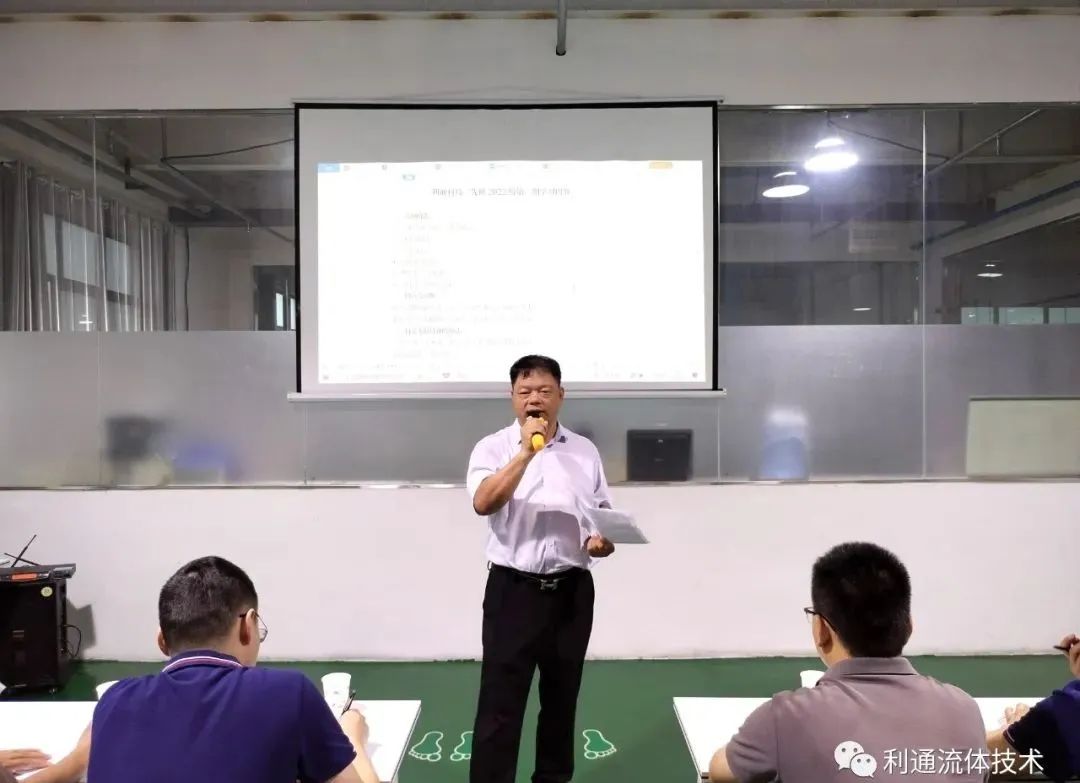 公司董事長趙宏亮被授予“ 2018-2019年度軟管和膠條行業(yè)全國企業(yè)家